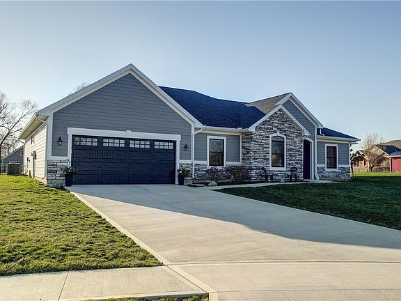 3rd image of 218 Westbury Dr