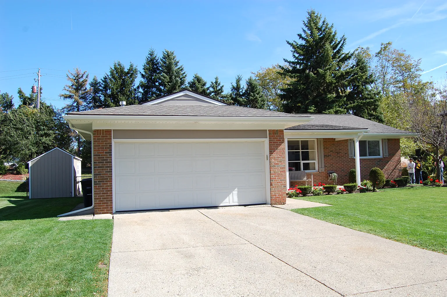 2125 Churchill Dr photo 1