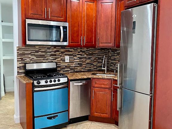5th image of 330 Lewis Ave APT 1B