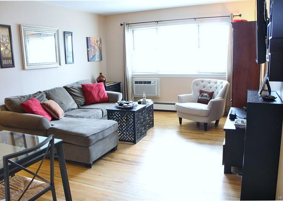 1st image of 154A N Broadway APT 1E