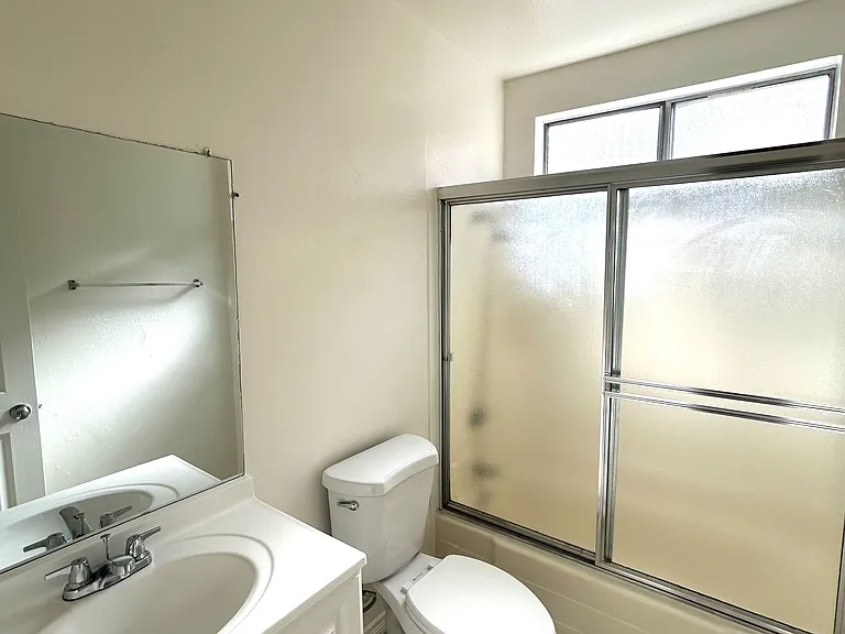 20437 Cohasset St #4 — Photo 6