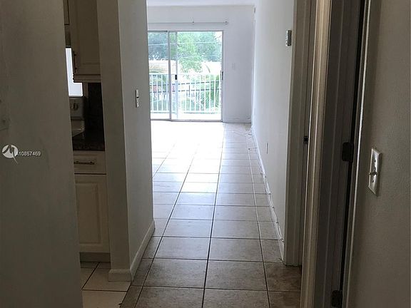3rd image of 12105 NE 11th Pl APT 202