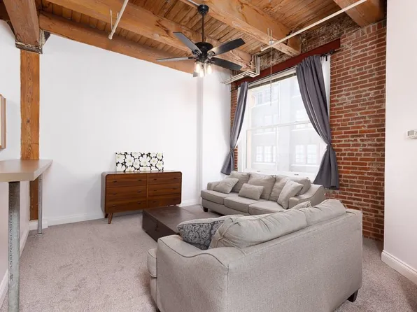 308 W 8th St APT 409, Kansas City, MO 64105