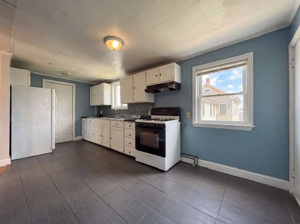 3 bed, 1500 sqft, $3,000 — Photo 2