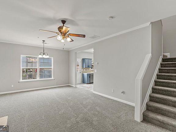 5th image of 2219 Palomino Ln