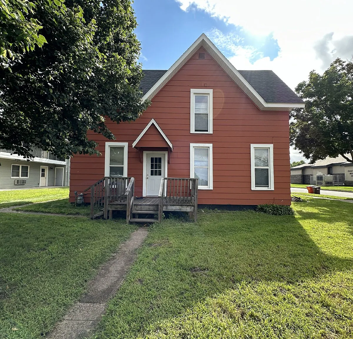 3 bed, 1.0 bath, 1100 sqft, $795 — Photo 1