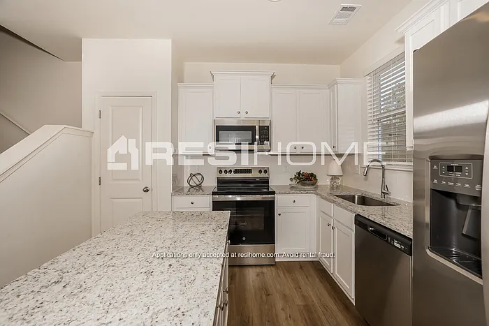 303 Haystack Dr — Photo 5