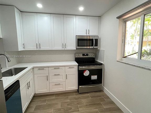 3rd image of 8101 Camino Real #103