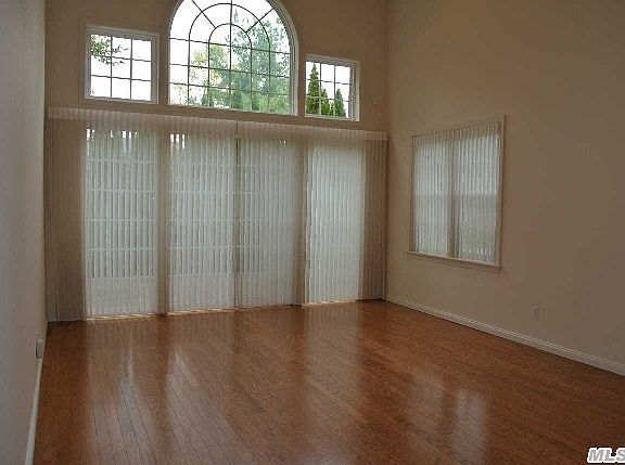 3rd image of 711 Balfour Pl