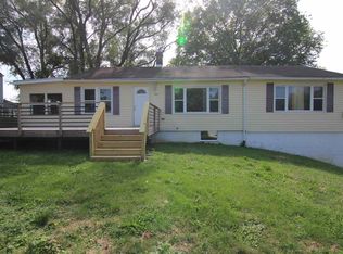 807 5th St, Buffalo, IA 52728