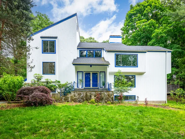 26 General Waterbury Lane, Stamford, CT 06902