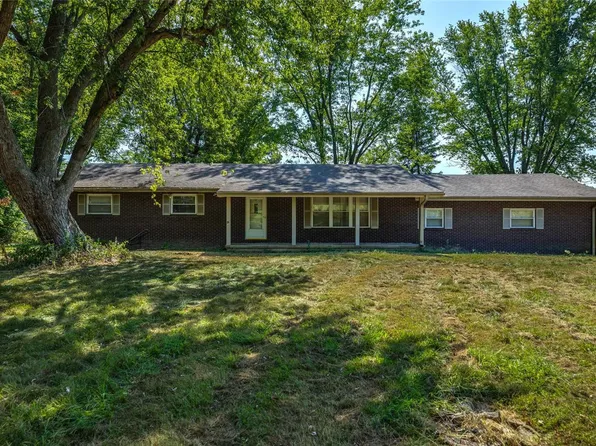 658 Pan Estates Ave, Sorento, IL 62086