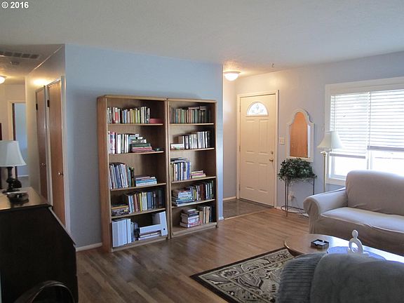 3rd image of 607 SE 94th Ave