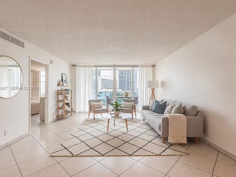 6770 Indian Creek Dr #7B — Photo 1