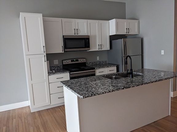 2nd image of 811 Broadway St #202