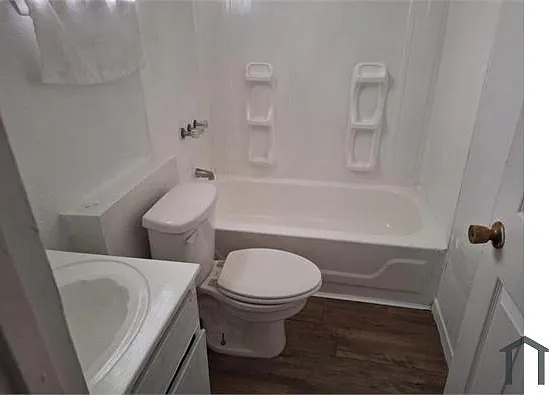 511 SW 42nd St — Photo 7