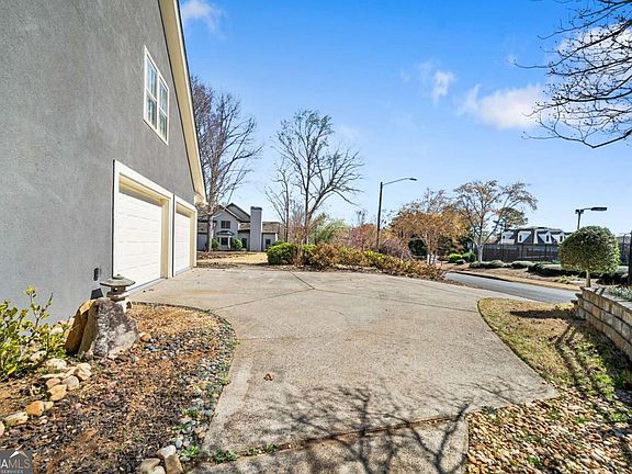 5th image of 931 New Bedford Dr
