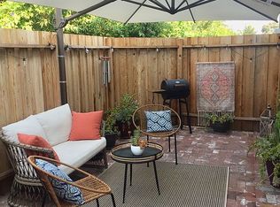23965 Crosson Dr, Woodland Hills, CA 91367