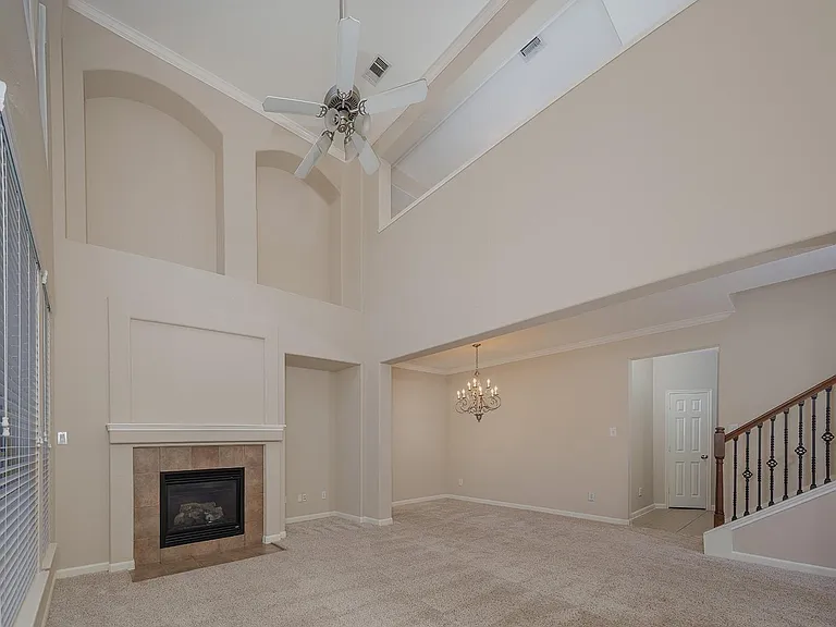 50 E Pipers Green St — Photo 6