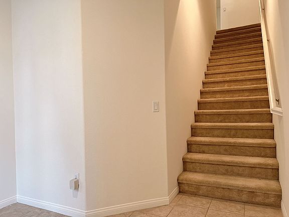 5th image of 847 E Hollyvale St