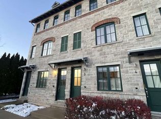 290 Barton St W #3, Hamilton, ON L8R 3P3