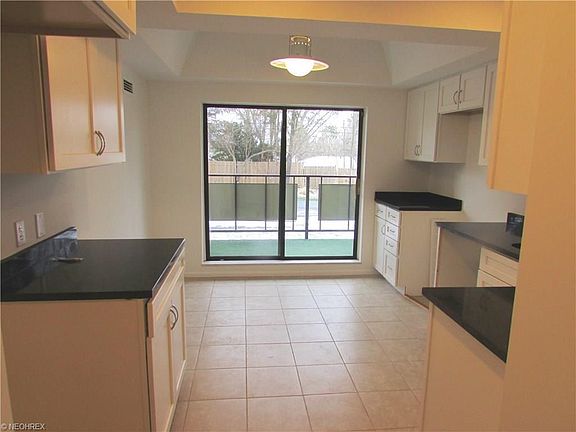 5th image of 25805 Fairmount Blvd APT 105