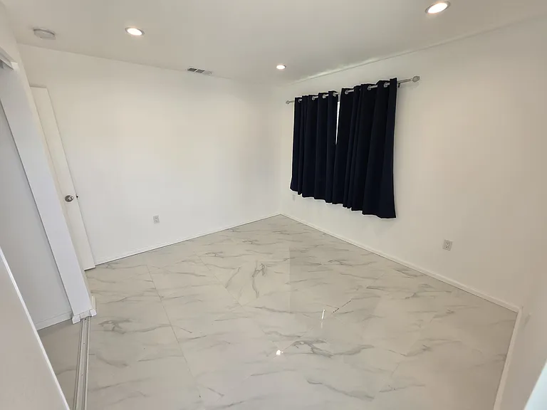 10924 Woodward Ave — Photo 13