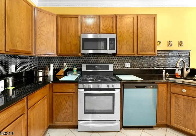 72 Albert Ct — Photo 29