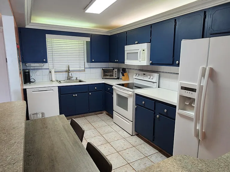 299 N Riverside Dr #1006 — Photo 8