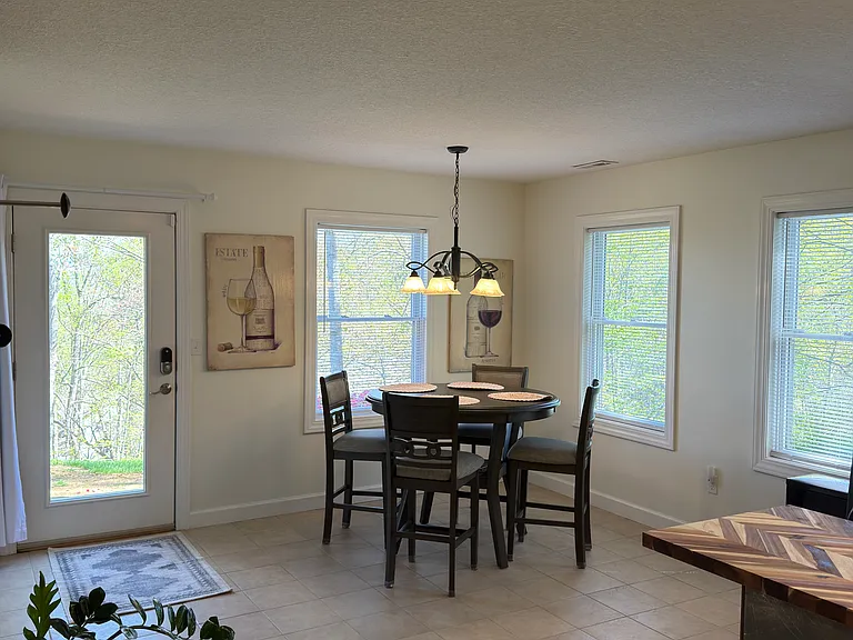 225 Nathan Ct — Photo 11