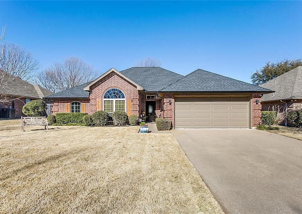 1st image of 121 Sandlewood Ln