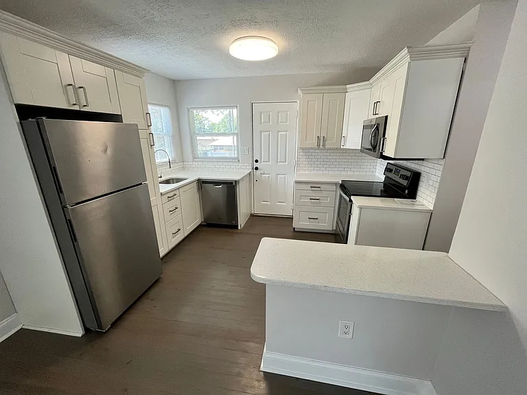 1319 1/2 Oregon St — Photo 3