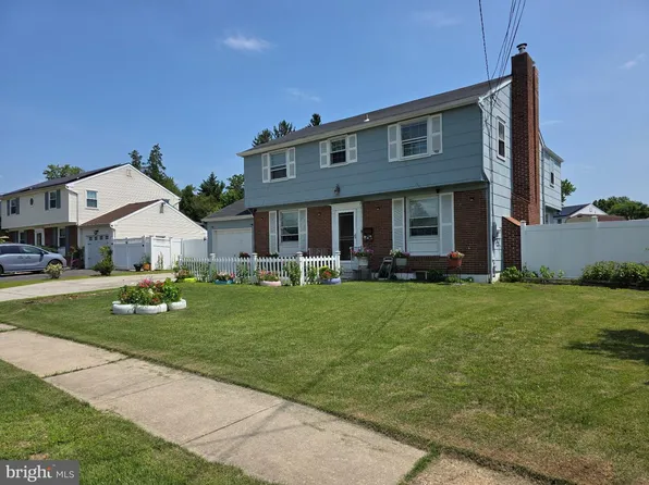 242 Hendrickson Ave, Edgewater Park, NJ 08010