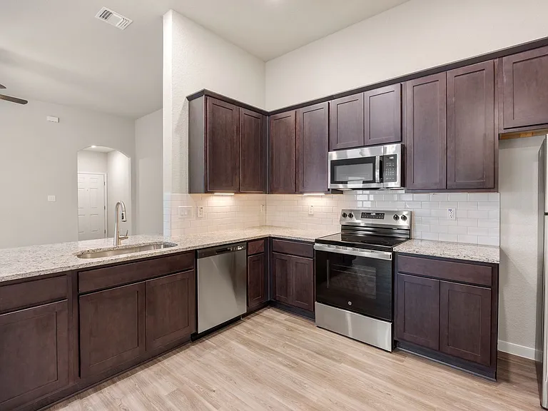 354 Emma Dr — Photo 7