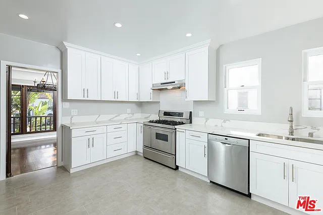 1179 S Hayworth Ave — Photo 10