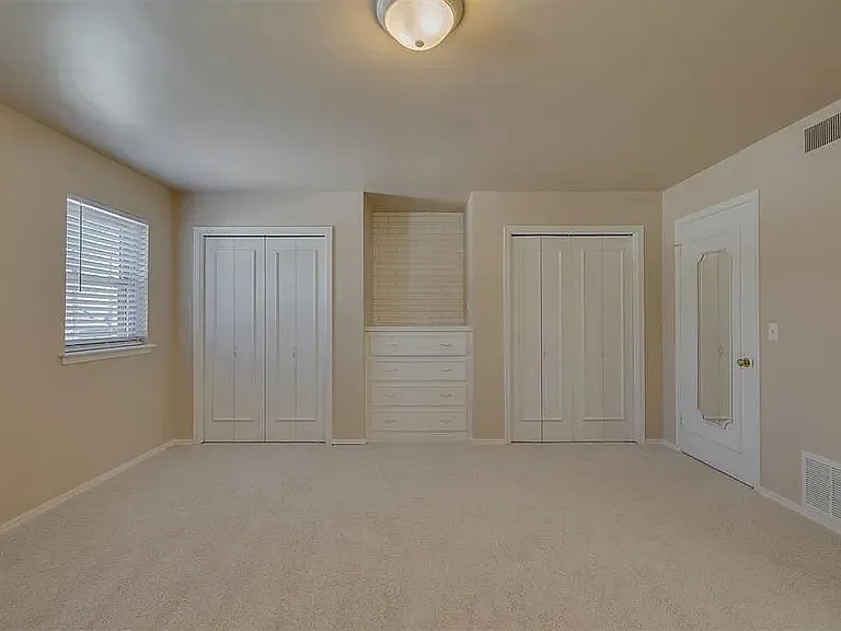 3057 W Wilshire Blvd — Photo 21