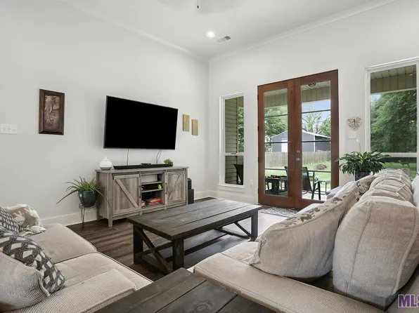 9965 Langston Dr, Denham Springs, LA 70706