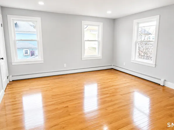 47 Perry St #2, New London, CT 06320