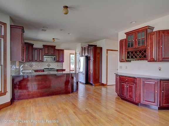 3rd image of 716 Nautilus Blvd
