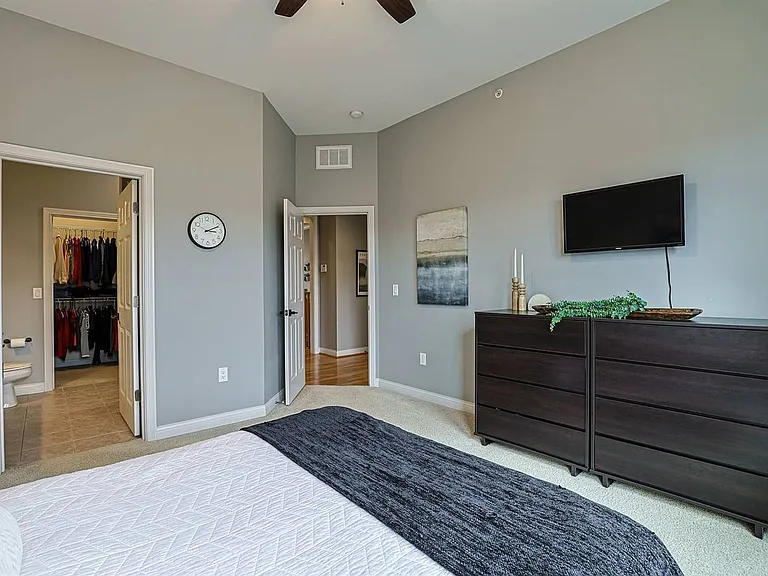 215 Stetson St — Photo 20
