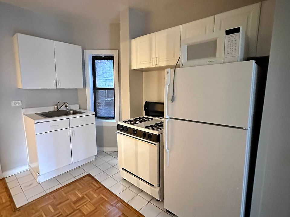 2nd image of 538 W 50th St #5RW