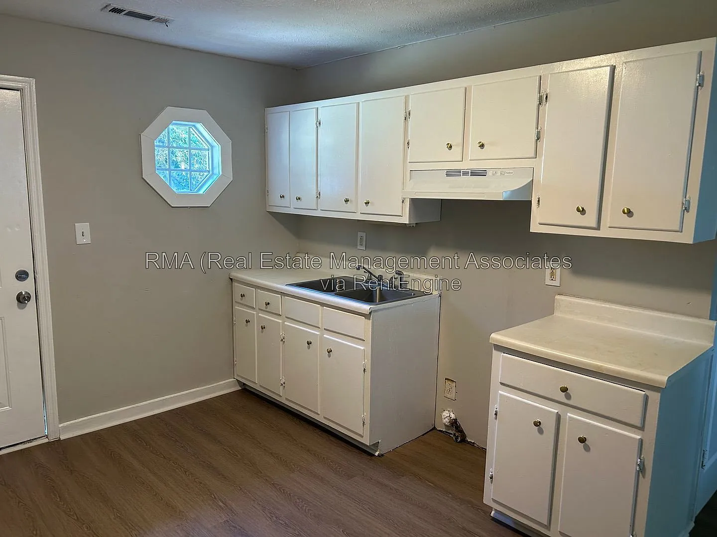 2 bed, 1.0 bath, 687 sqft, $725 — Photo 3