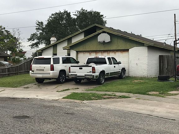 3rd image of 3502 Crestvilla Dr