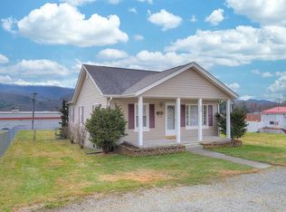 954 4th St NE, Pulaski, VA 24301