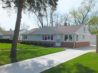 1971 Welwyn Ave, Des Plaines, IL 60018