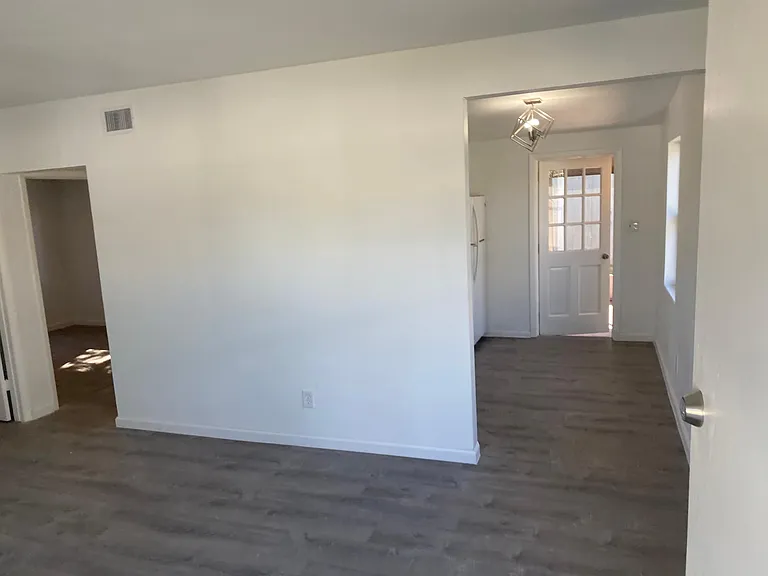 2381 Chaucer St — Photo 18