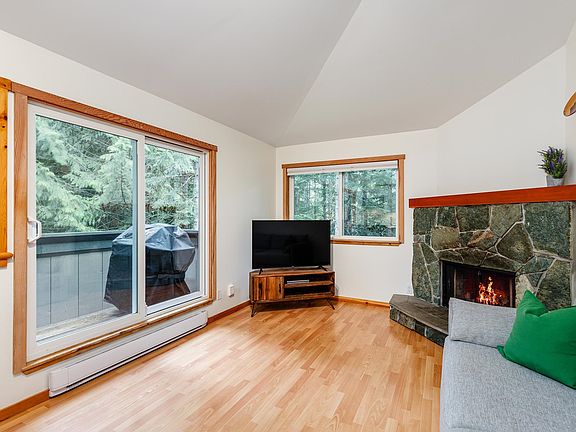 3rd image of 2101 Castle Dr #201