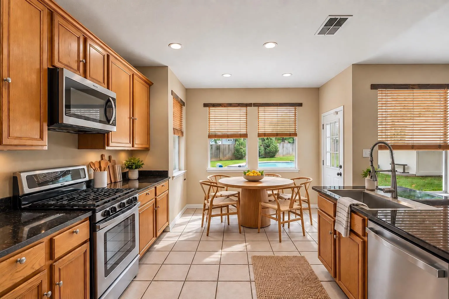 4 bed, 3.0 bath, 2615 sqft, $2,875 — Photo 4