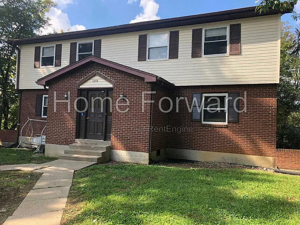 3 bed, 2.0 bath, 1830 sqft, $1,400 — Photo 2