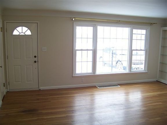5th image of 16325 Craigmere Dr